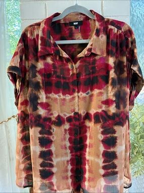 DKNY Red Burgundy Black and Tan Tie-Dye Button Front Top